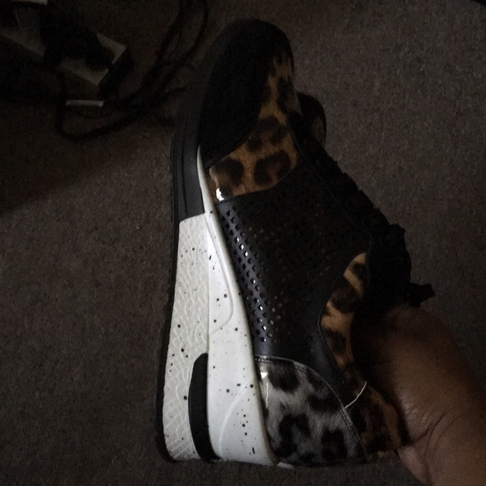 shoes - Picture 2 of 4